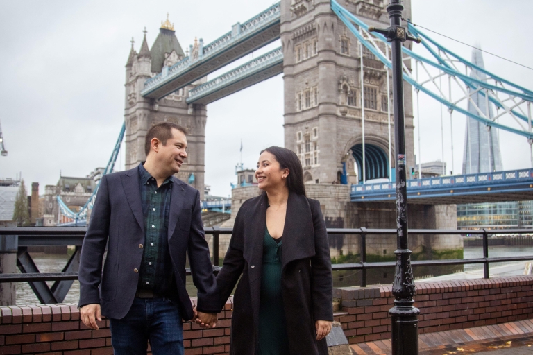 London: Professional Photoshoot at Tower Bridge Premium Photoshoot