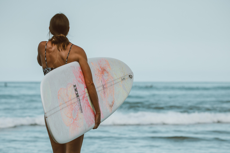 Stranden i Jaco Surfing i Costa Rica - Alla nivåer och åldrar