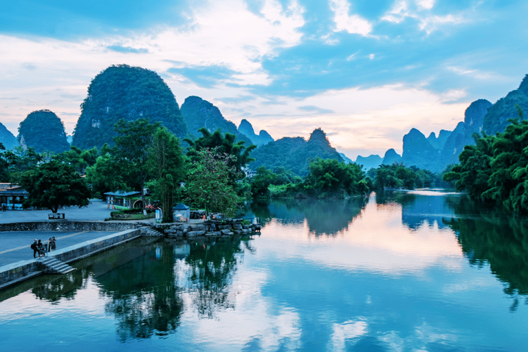 Yangshuo: Yulong River Hubschrauber-Rundflug-ErlebnisYangshuo: Helikopter-Rundflug über den Yulong-Fluss