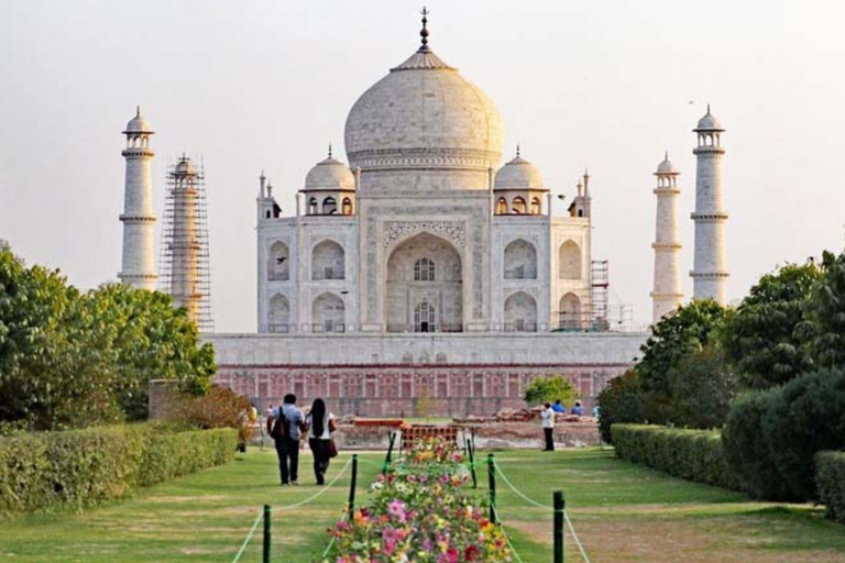 Von Delhi aus: Taj Mahal Tour über Nacht im Auto mit 5-Sterne-HotelTourguide in Agra