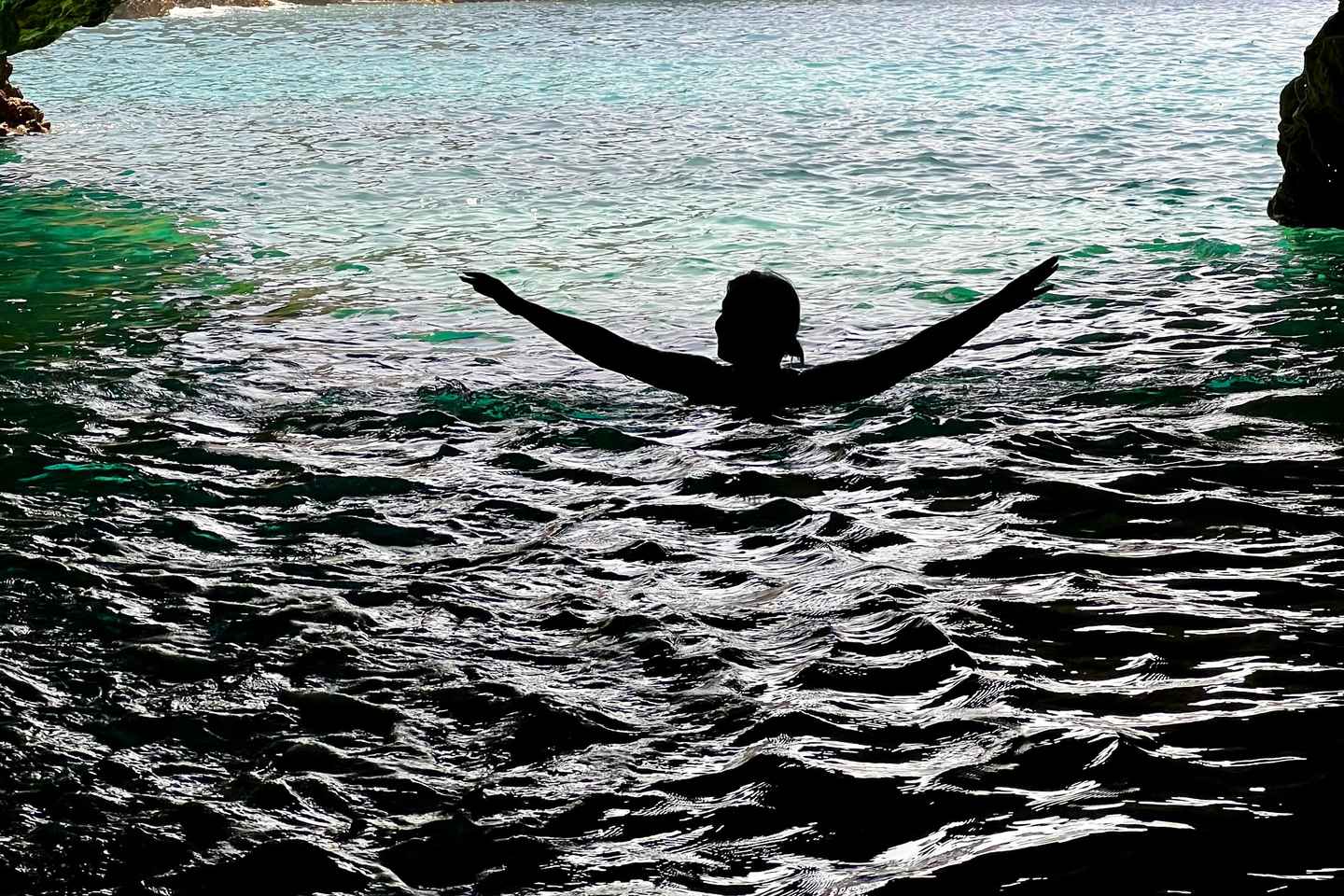 Sjáðu Dafinugjá og Haxhi Ali hellinn með hraðbát