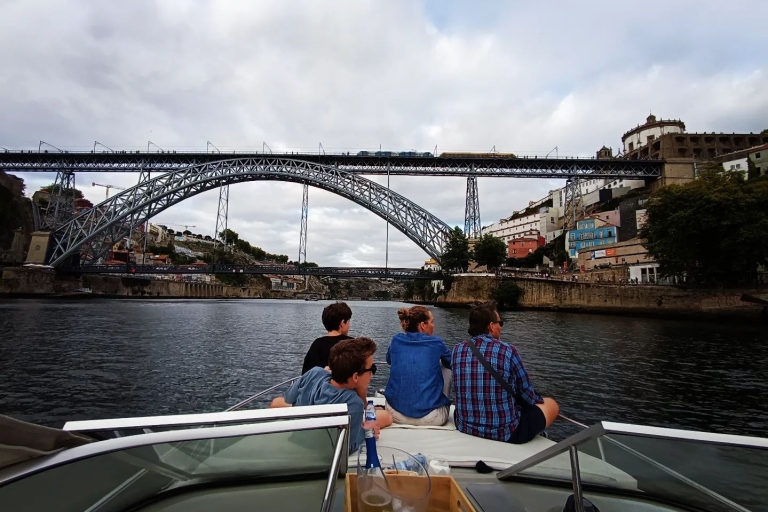 Oporto:Passeio Privado de Barco no Rio Douro (max 6px) 1h30mPasseio Privado de Barco no Rio Douro (max 6 px) 1h30m
