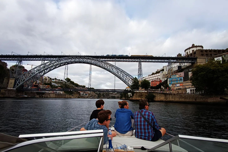 Porto:Passeio Privado de Barco no Rio Douro (max 6px) 1h30mPasseio Privado de Barco no Rio Douro (max 6 px) 1h30m