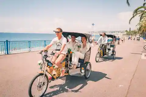 Nice: City tour en famille en vélo Taxi électrique (4 sièges confort)