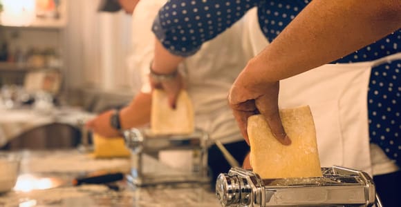 Florenz: Pasta & Tiramisu Kochkurs mit unbegrenzter Weinauswahl