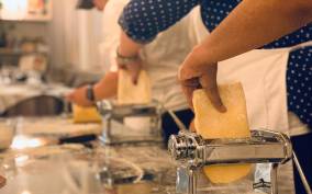 Florence: Pasta and Tiramisu Cooking Class with Wine