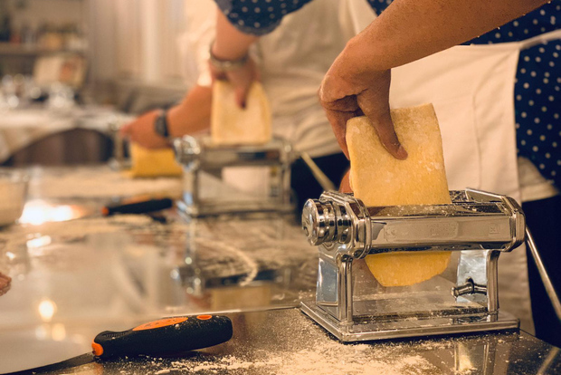Florencia: Clase de cocina de pasta y tiramisú con vino ilimitado