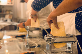 Florence: Pasta & Tiramisu Cooking Class with Unlimited Wine