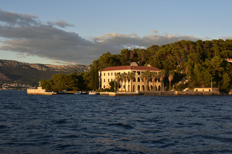 From Split: Evening Boat Tour with Sunset Views