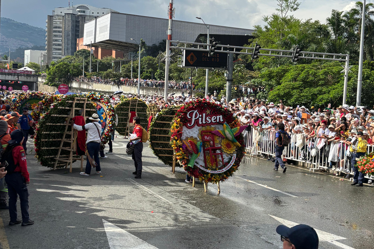 Silleteros Parade Sightseeing Tour with Front Box Included