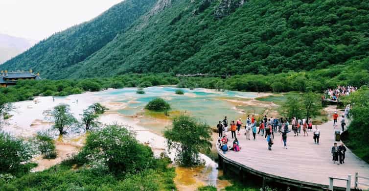 Huanglong Scenic Area Entdecke die atemberaubenden FünfFarbenTeiche