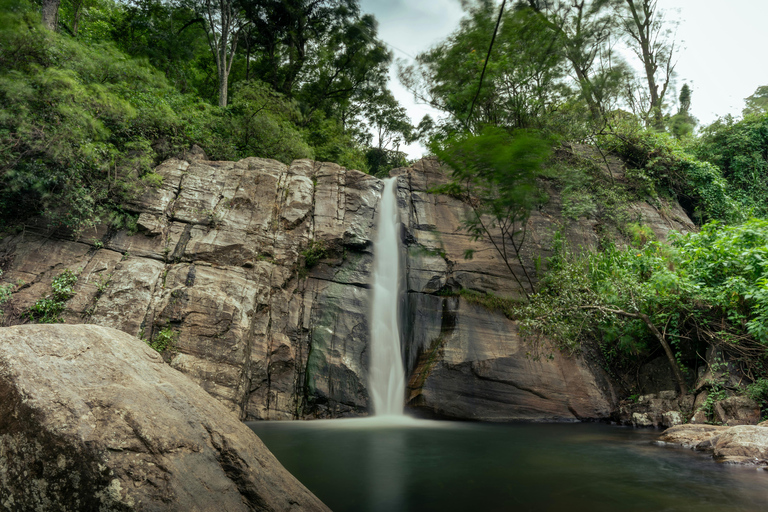 Colombo to Aberdeen Falls Train Tour with private vehicle