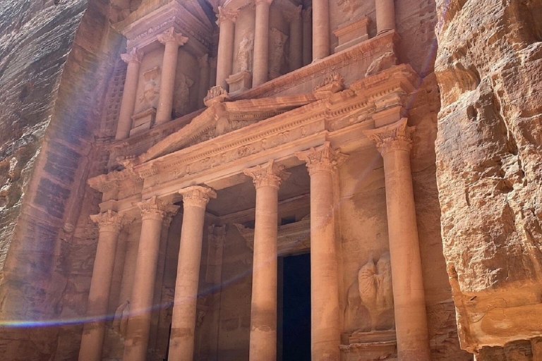 Amman – Petra – Wadi Rum i Morze Martwe 3-dniowa wycieczkaAmman-Petra-Wadi Rum-Morze Martwe 3-dniowa wycieczka Minibusem 10 osób