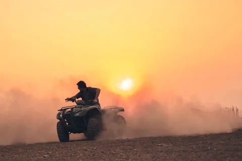 Pustynia Agafay: Quad solo i przejażdżka na wielbłądzie z kolacją