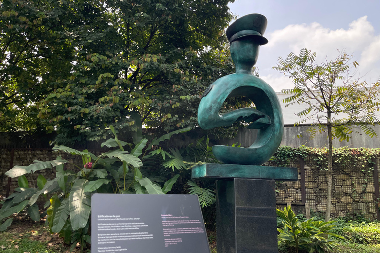 Medellin: Escobar Tour + Comuna 13 in groups