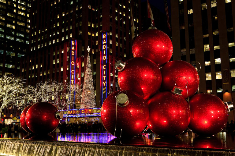 NYC: Guided Holiday Lights Night Tour by Open-top Bus