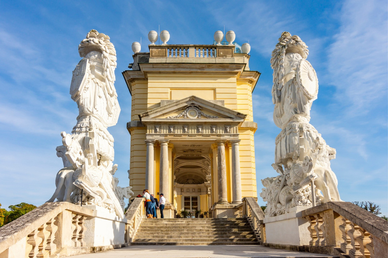 Vienna: Tour con salta la fila del Castello di Schonbrunn e dei Giardini di SchonbrunnTour del Castello e dei Giardini di Schonbrunn in inglese