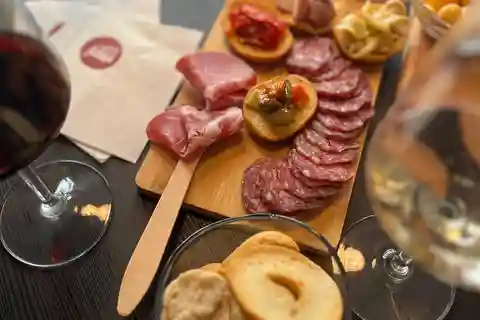The divine Monday: WalkingWine's Happy Hour