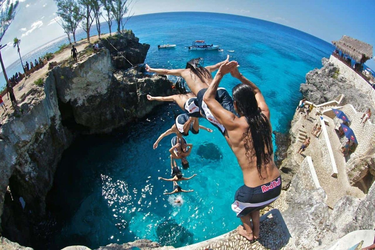 Negril : Croisière en catamaran au coucher du soleil avec plongée en apnée et open bar