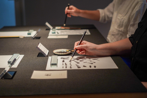 Taller de caligrafía en Kioto: diseña tu logotipo kanji en papel washiTaller de caligrafía en Kioto: diseña tu logotipo kanji en washi