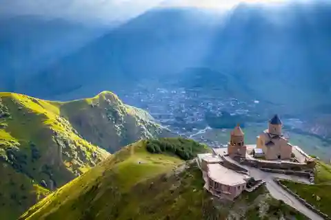 Da Tbilisi : Tour guidato di gruppo di Kazbegi Gudauri e Zhinvali