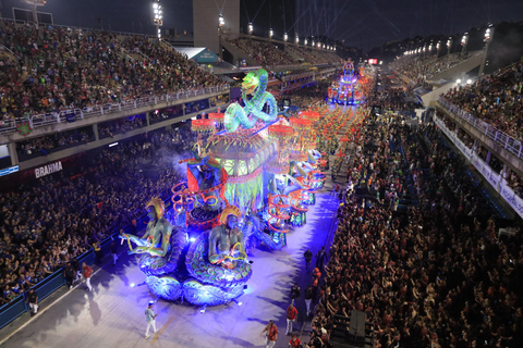 Carnevale di Rio 2026: biglietto con posto assegnato nel settore 9 e trasportoTrasferimento al Sambodromo – Si parte tra le 22:00 e le 22:30