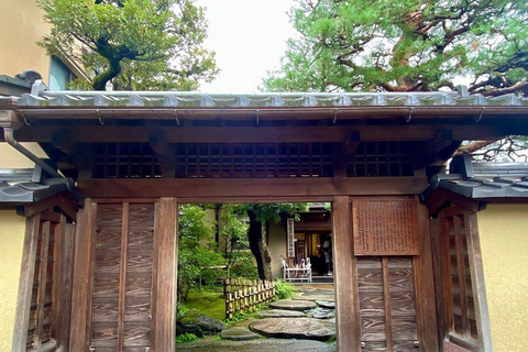 Kanazawa: Samurai, Castle & Geisha Private Bus Tour