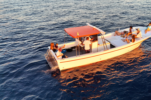 Ischia: Boat tour of the island with a multilingual guide and swimming stops Ischia: Boat tour of the island with multilingual guide and swimming stops