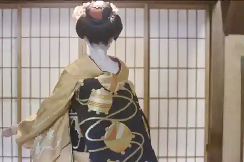 Private geisha show with Maiko, an geisha apprentice