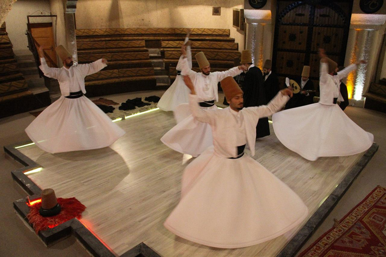 Cerimonia dei dervisci rotanti İn Cappadocia