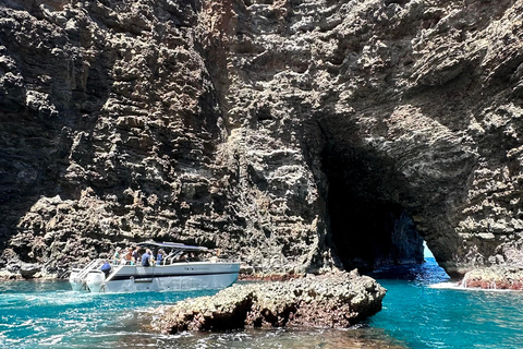 Kauai: Na Pali Coast Deluxe Power Catamaran Tour 7 a.m Deluxe Morning Magic