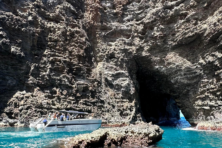 Kauai: Na Pali Coast Deluxe Power Catamaran Tour 7 a.m Deluxe Morning Magic