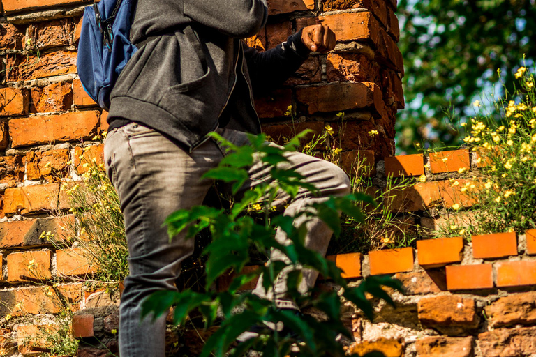 Breslavia: Passeggiata e gioco a tema spionistico con host/guidaBreslavia: Passeggiata e gioco a tema spionistico con host/guida (POLACCO)