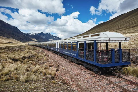 Cusco: Wycieczka Puno, Arequipa luksusowym pociągiem Andean ExplorerKabina apartamentowa