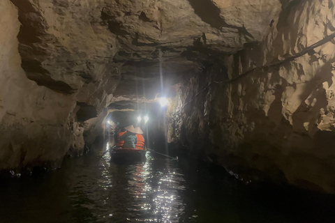 Ninh Bình: Bai Dinh, Trang An en Mua Cave dag privétourNinh Bình: Bai Dinh, Trang An en Mua Cave op de motor