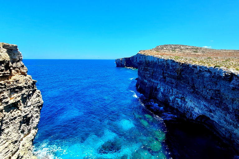 Gozo Unveiled: Guided Hiking in Comino Island