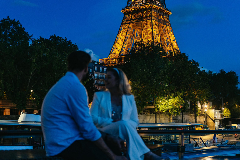 Paris : Dîner-croisière gastronomique sur la Seine avec musique liveDîner-croisière et concert