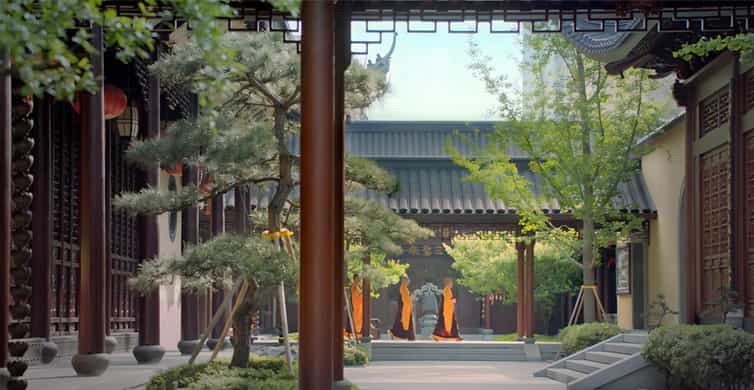 Shanghai: Jade Buddha Temple and Local Food Tour photo 3