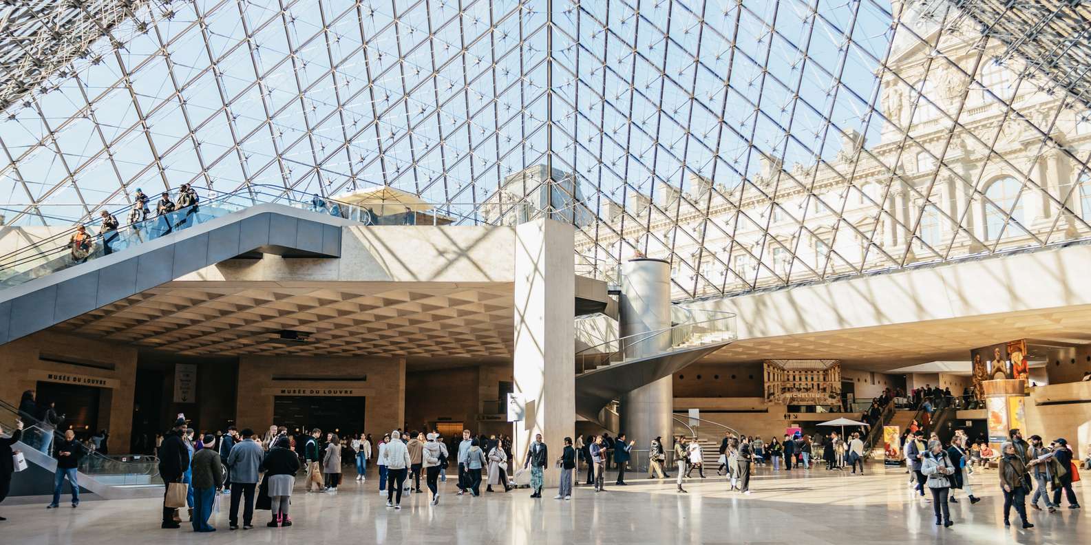 Paris: Louvre Museum Entry Ticket With Host and River Cruise