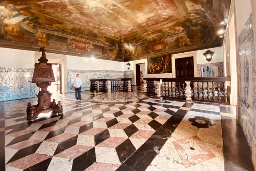 Lissabon: Eintrittskarten für das Mosteiro de São Vicente de Fora. Foto: GetYourGuide Lissabon: Eintrittskarten für das Mosteiro de São Vicente de Fora. Foto: GetYourGuide