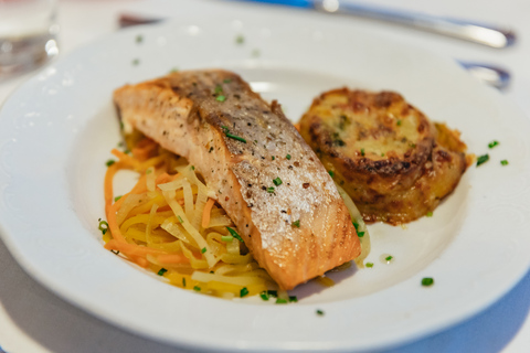 Wenen: Avondvaart met 3-gangen dinerWenen: 3-gangen dinercruise in de avond