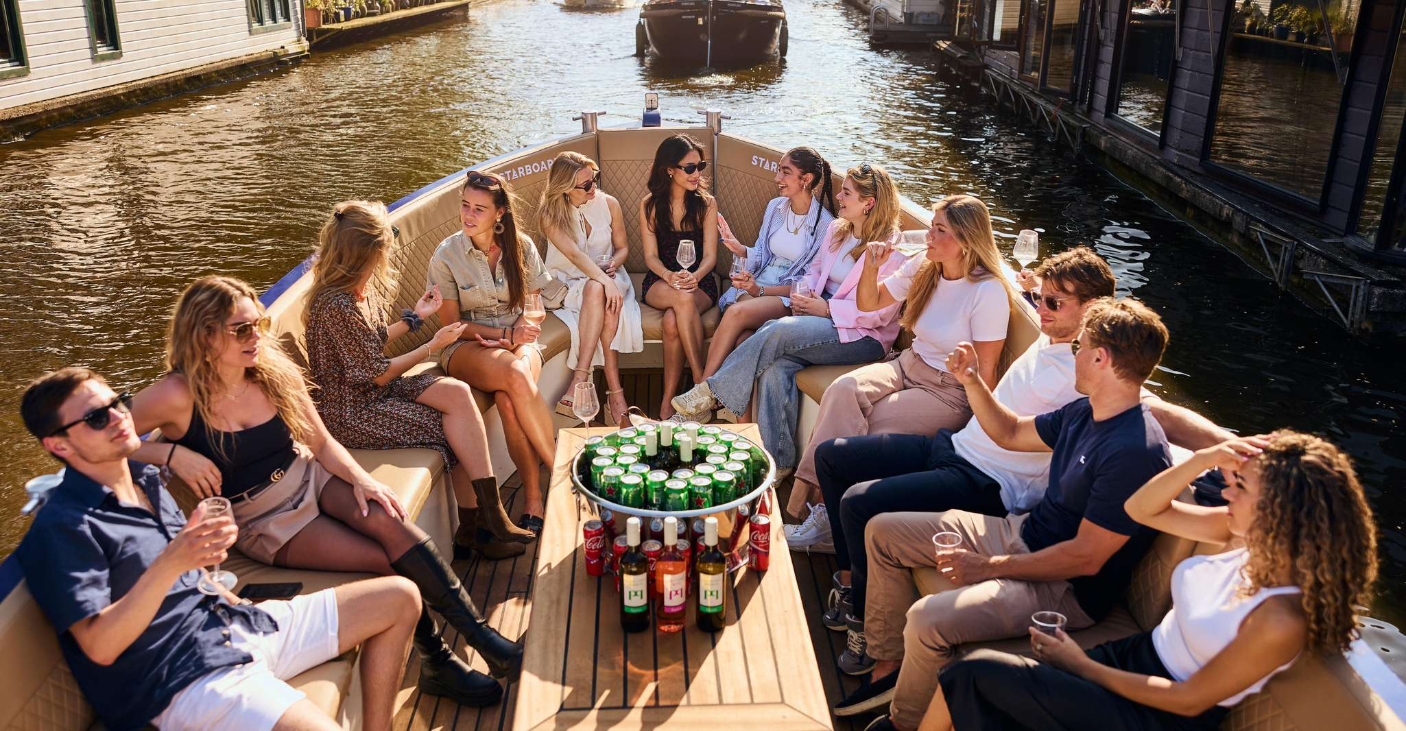 Amsterdam: Canal Booze Cruise with Unlimited Drinks Option