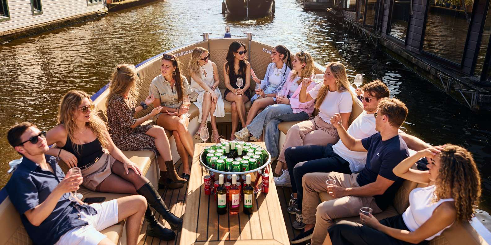 Amsterdam: Canal Booze Cruise with Unlimited Drinks Option