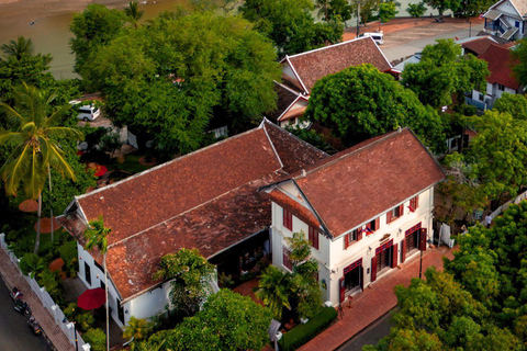 Luang Prabang: Audioguide-Stadtführung im ElektroautoLuang Prabang: Geführte Stadttour mit Audioguide im Elektroauto