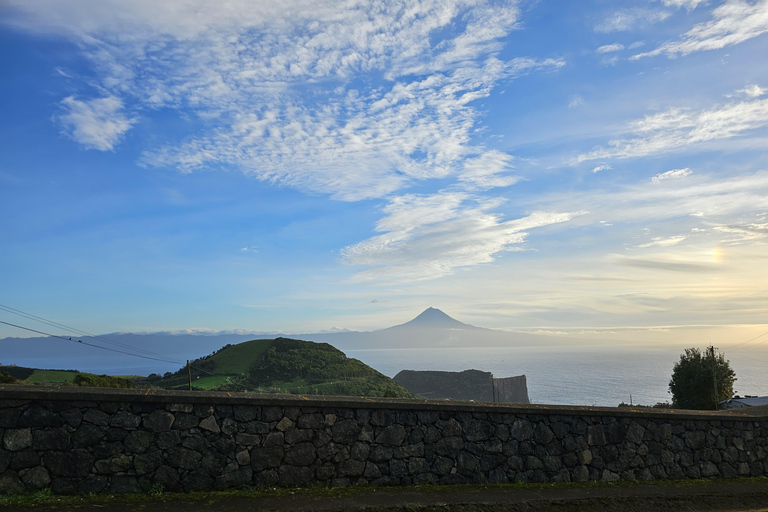 São Jorge: Ida e volta da ilha até 7 horas.Ilha de São Jorge: Ida e volta 7 horas.