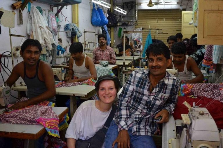 Private DhobiGhat Laundry & Slum Tour by a Local with Pickup