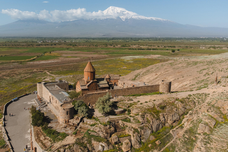 从埃里温出发：霍尔维拉普、诺拉万克、杰尔穆克和鸟洞霍尔维拉普、诺拉旺克、杰尔穆克私人观光（不含导游）