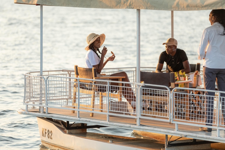 Victoria Falls: Private Bootsfahrt bei Sonnenuntergang auf dem SambesiPrivate Bootsfahrt bei Sonnenuntergang auf dem Sambesi