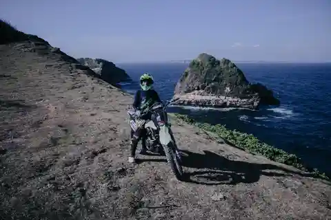 Gunung Tunak: Through Cliffs, Beaches, Hill With Sunset