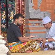 Ubud: Palm Reading and Trauma Healing Therapy Ubud: Palm Reading and Trauma Healing Therapy